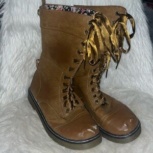 Brown Shoes. Size 9.
